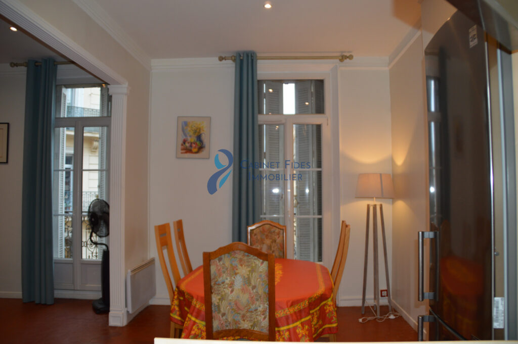  Appartement T4 de 85m2 meublé en plein centre de Toulon ( h