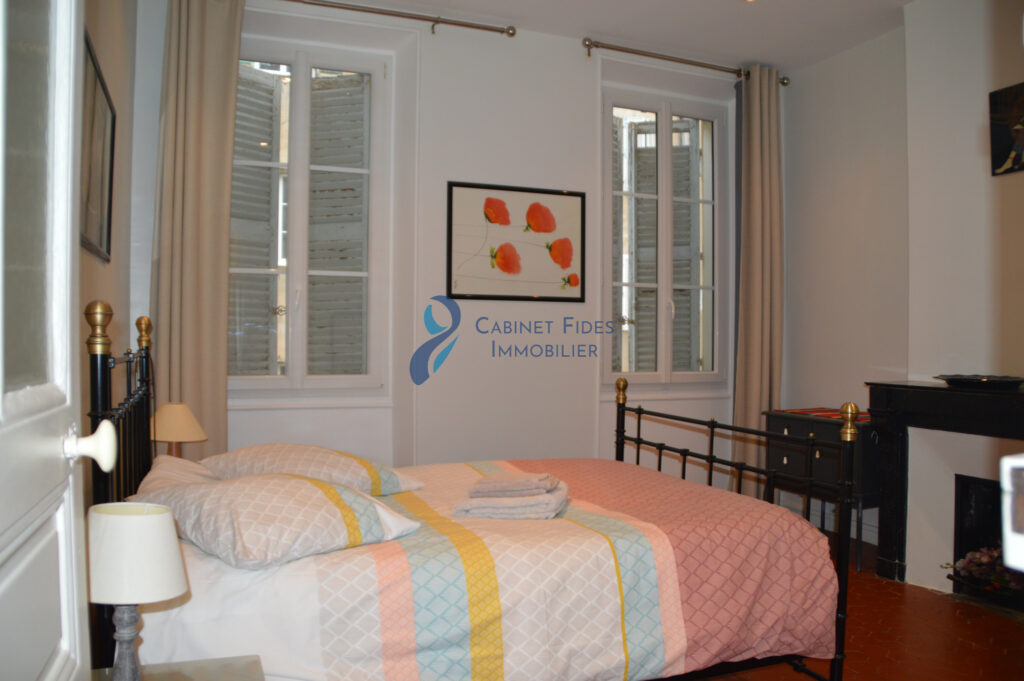  Appartement T4 de 85m2 meublé en plein centre de Toulon ( h