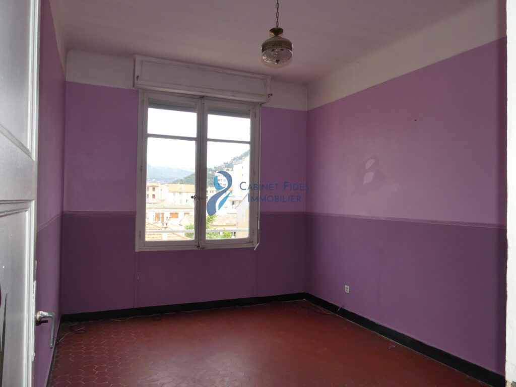 Toulon : Appartement 5 pièces 89 m2 prix 128 000 EUR