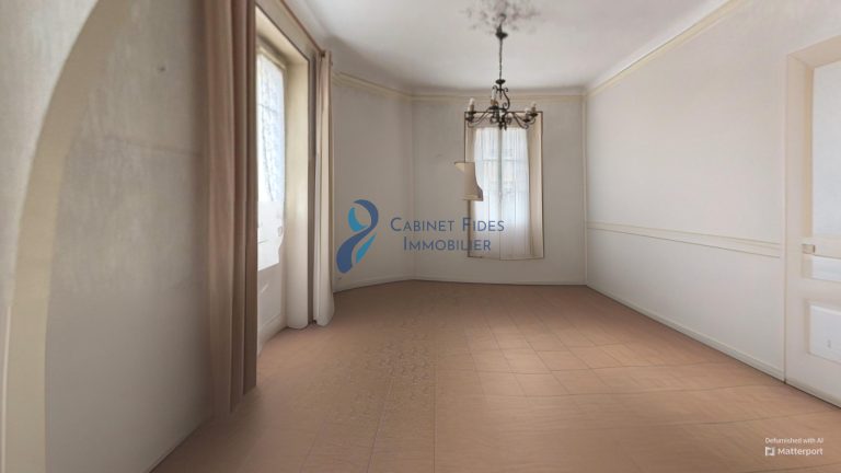 À Vendre   Appartement 57 m2 à rénover   Toulon Saint-Roch