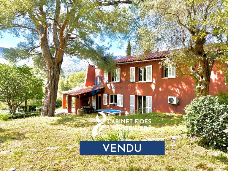 Maison d&rsquo;architecte très ensoleillée 230 m2 habitable, 3500