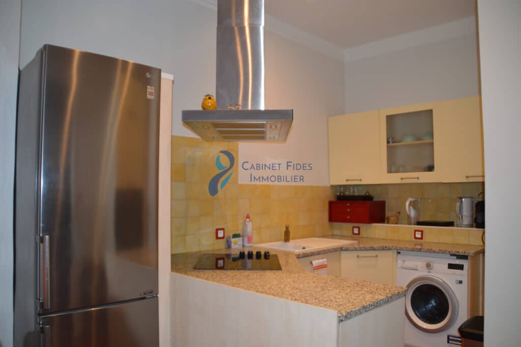  Appartement T4 de 85m2 meublé en plein centre de Toulon ( h