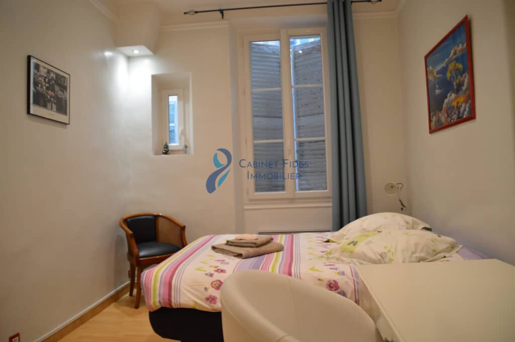  Appartement T4 de 85m2 meublé en plein centre de Toulon ( h