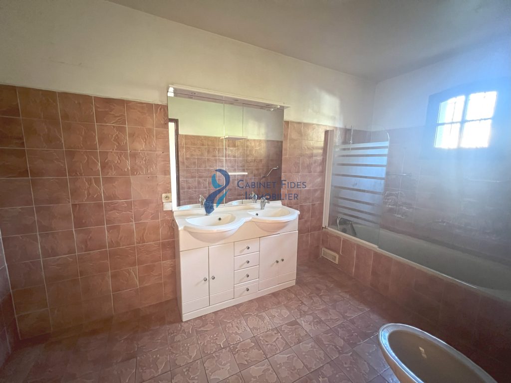 Villa 9 pièces à JANAS