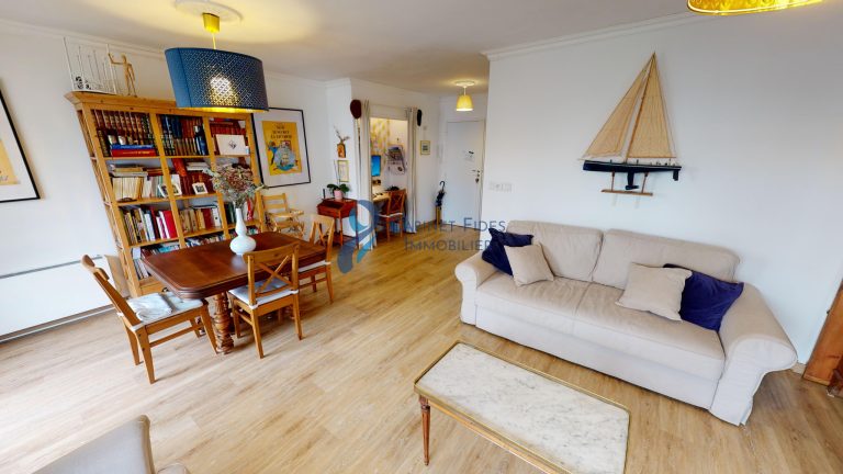 Grand T3 de 80 m2 avec terrasse, place de parking et cave