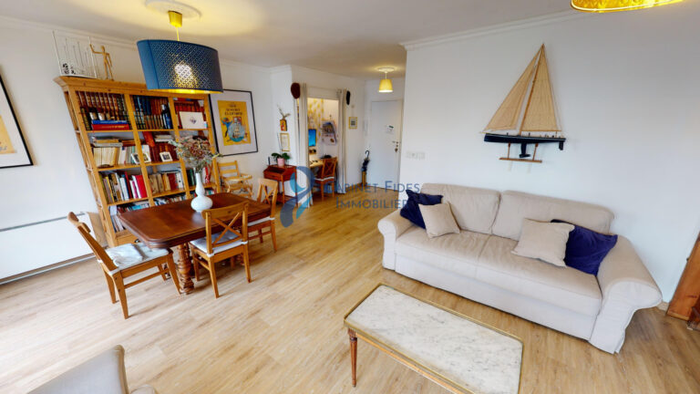 Grand T3 de 80 m2 avec terrasse, place de parking et cave