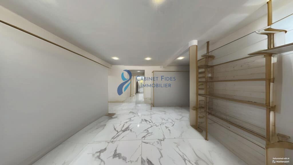 Local commercial en bon état de 92 m2   Bail commercial neuf