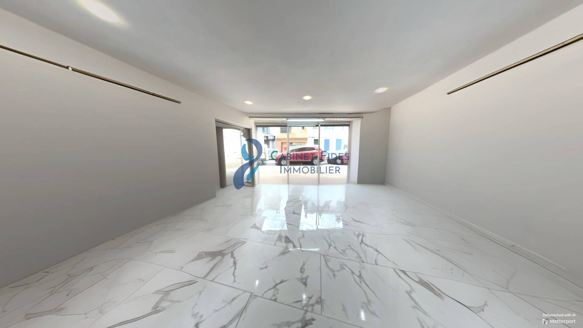 Local commercial en bon état de 92 m2   Bail commercial neuf