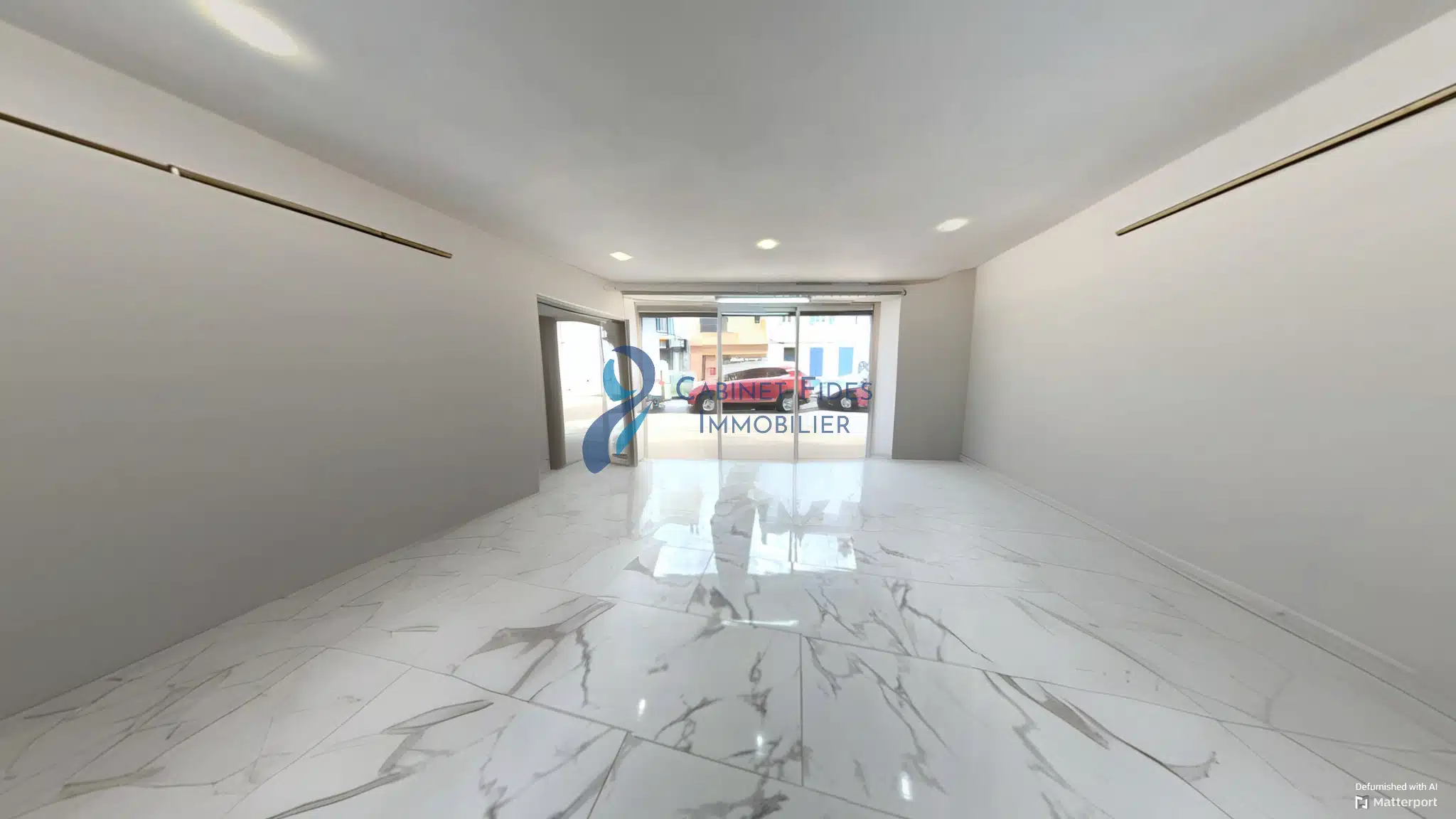 Local commercial en bon état de 92 m2   Bail commercial neuf