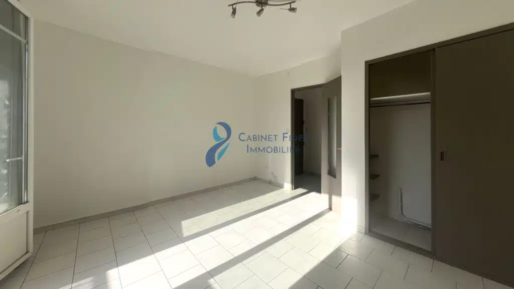 EXCLUSIVITÉ   T2 avec locataire en place   Idéal investissem