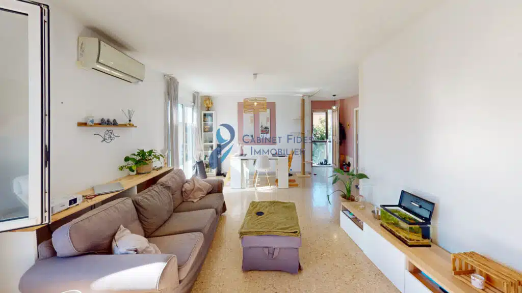 QUARTIER DE JANAS   MAISON INDÉPENDANTE AVEC DEUX LOGEMENTS,