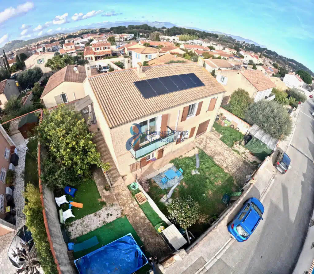 QUARTIER DE JANAS   MAISON INDÉPENDANTE AVEC DEUX LOGEMENTS,