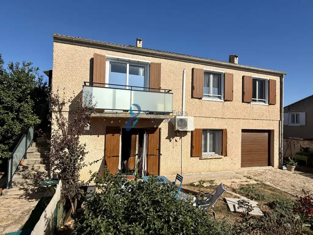 QUARTIER DE JANAS   MAISON INDÉPENDANTE AVEC DEUX LOGEMENTS,