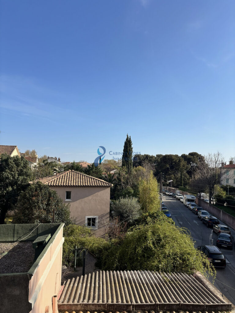 À LOUER   JOLI T2 MEUBLÉ   CALME & LUMIÈRE   VUE ARBRES