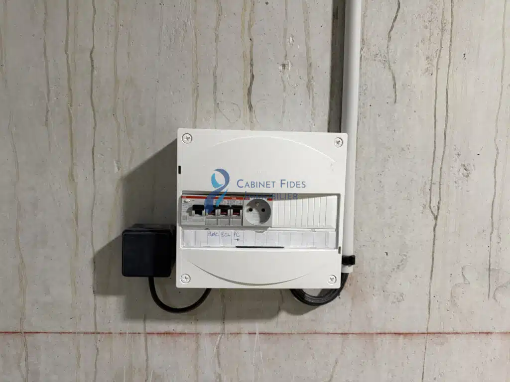 À LOUER   Magnifique T3 neuf 57 m2 au dernier étage avec ter