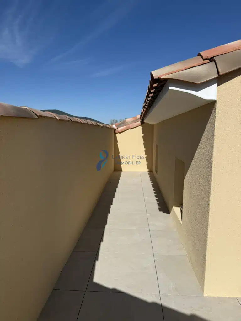 À LOUER   Magnifique T3 neuf 57 m2 au dernier étage avec ter