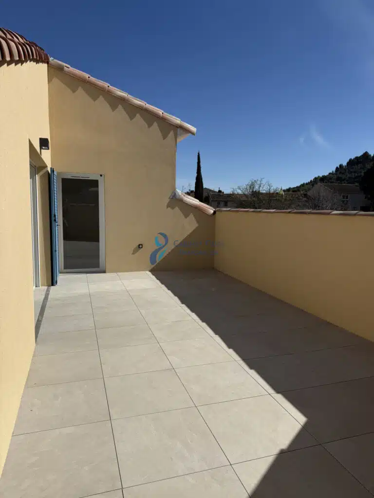 À LOUER   Magnifique T3 neuf 57 m2 au dernier étage avec ter