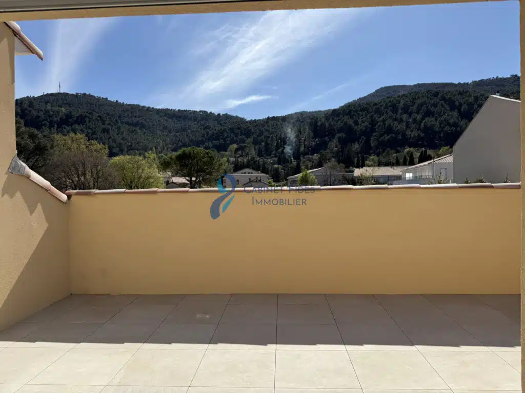 À LOUER   Magnifique T3 neuf 57 m2 au dernier étage avec ter