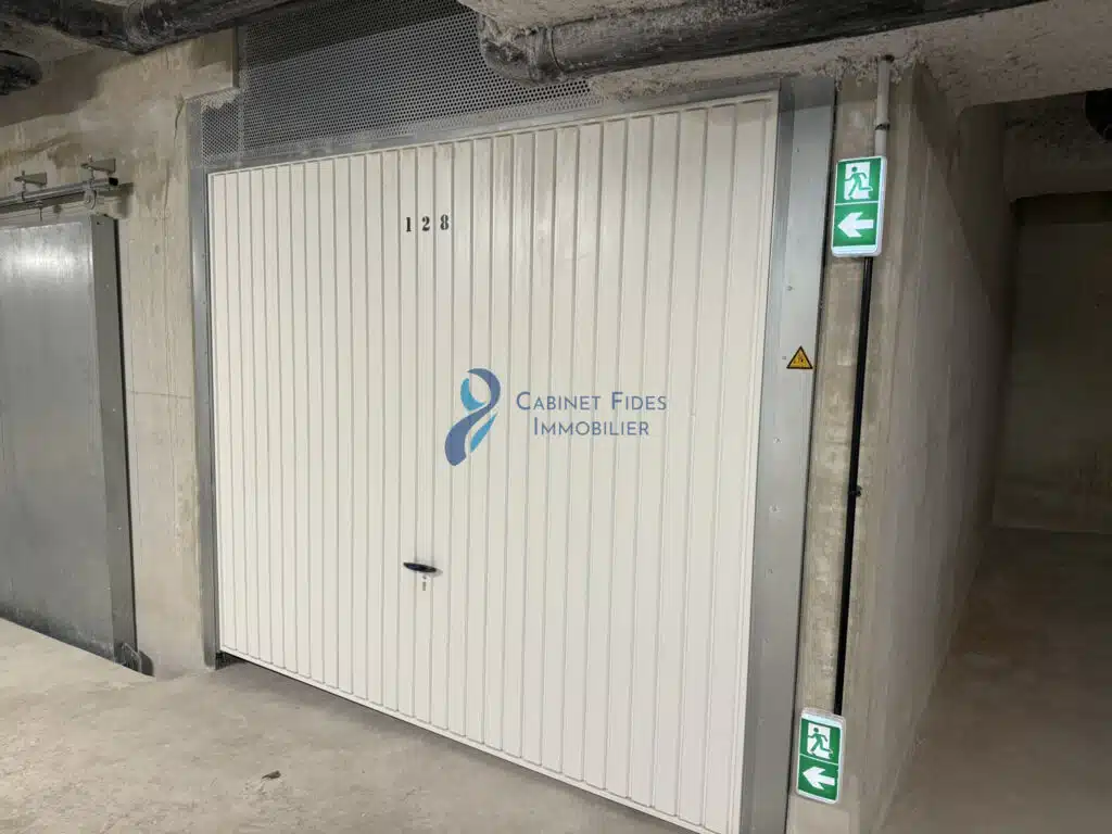 À LOUER   Magnifique T3 neuf 57 m2 au dernier étage avec ter