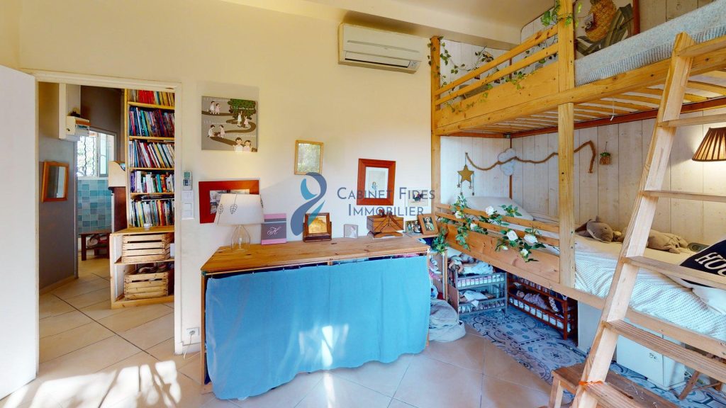 Grande maison de caractère avec volumes exceptionnels, parce