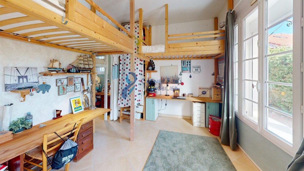 Grande maison de caractère avec volumes exceptionnels, parce