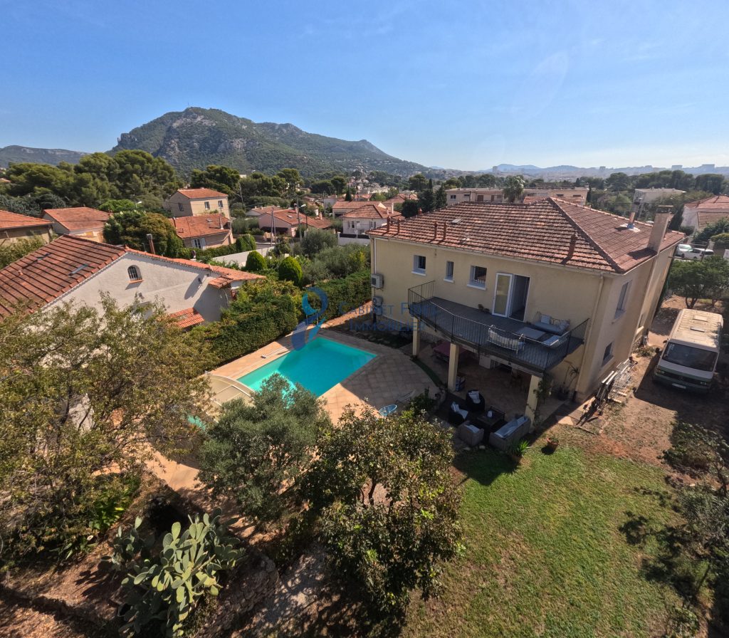 Grande maison de caractère avec volumes exceptionnels, parce