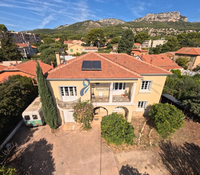 Grande maison de caractère avec volumes exceptionnels, parce