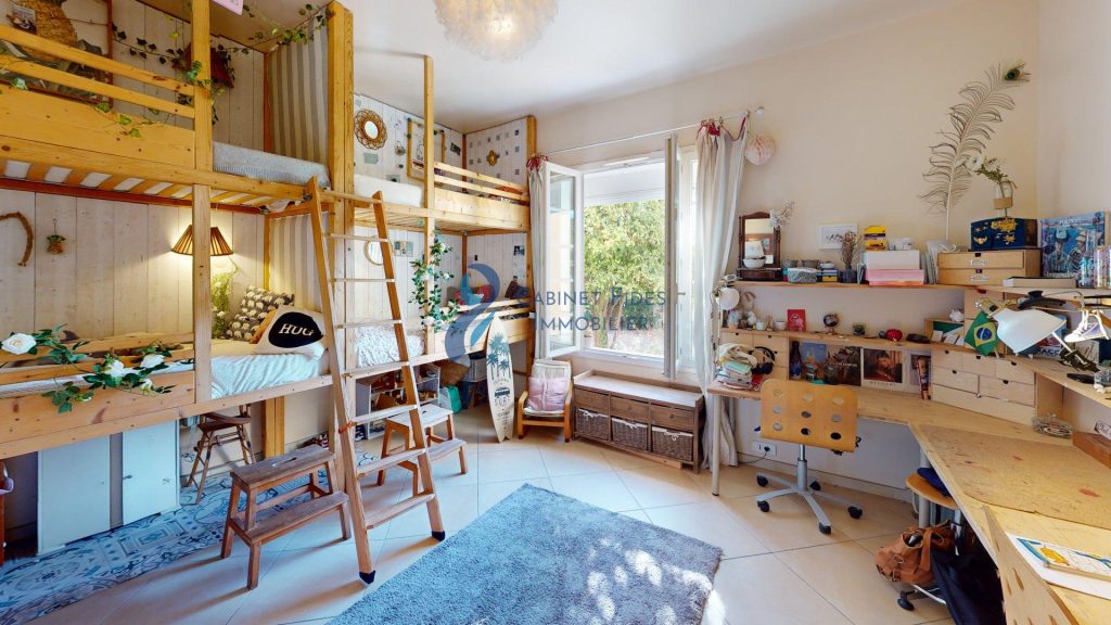 Grande maison de caractère avec volumes exceptionnels, parce